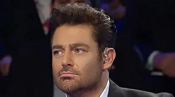 فیلم/ واکنش خنده دار محمدرضا گلزار وقتی به دختر شرکت کننده مشکوک میشه، از استعداد دختره هنگ کرد