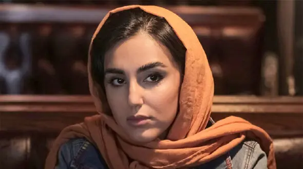عکس / لحظه ای که نگار نیکدل بازیگر نقش شیدا در زخم کاری واقعا در قبر خوابید ... / هر کسی نمی تونه ...