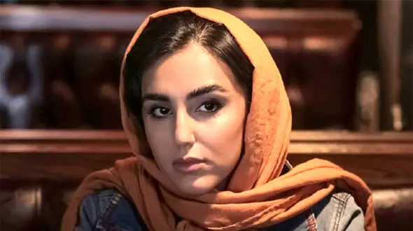 عکس / لحظه ای که نگار نیکدل بازیگر نقش شیدا در زخم کاری واقعا در قبر خوابید ... / هر کسی نمی تونه ...