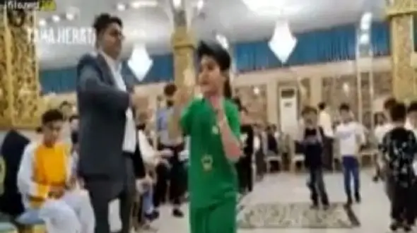 فیلم آواز شاد / پسره طوری در عروسی رقصید که همه رفتند کنار !