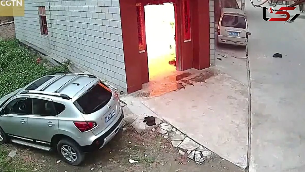 فیلم لحظه انفجار گاز و گرفتار شدن وحشتناک یک مرد در آتش+تصاویر