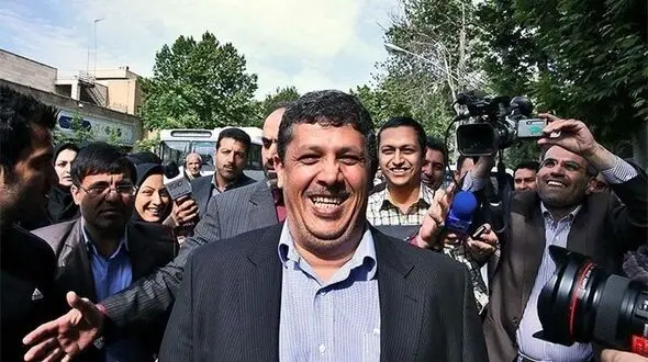 مهدی هاشمی مرتبا به مرخصی می‌آید