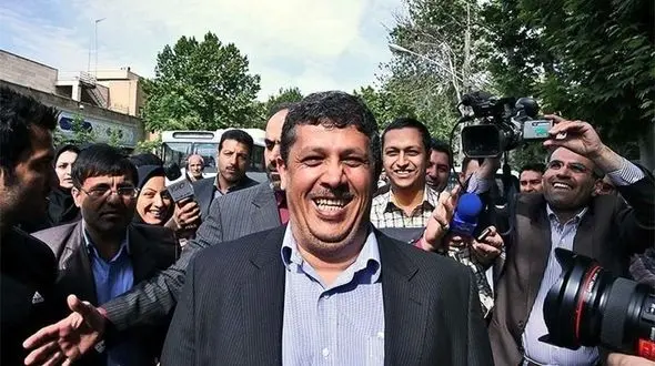 مهدی هاشمی مرتبا به مرخصی می‌آید