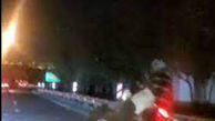 فیلم هولناک دیوانگی موتورسوار تهرانی در بزرگراه یادگار امام/ 2 بامداد رخ داد!