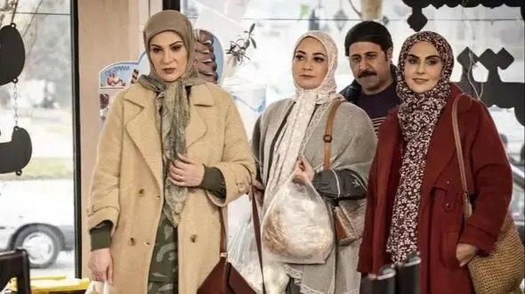 سفر در زمان؛ «شری» سریال پایتخت 7 در کنار مزار صادق هدایت؛ سال 96