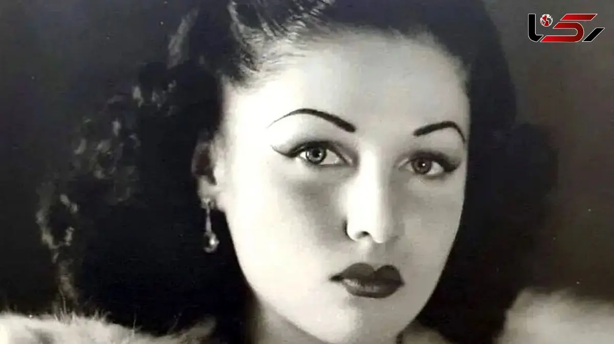 عکس/سفر در زمان؛ «محمدرضا پهلوی» در حال گفتگو با همسر اول و مصری اش در سعدآباد؛ سال 1321