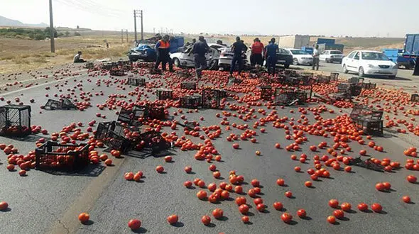 مرگ 3 مسافر در تصادف نیسان پر از بار گوجه فرنگی + عکس