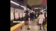 حمله وحشیانه یک گنده لات به مسافران زن در ایستگاه مترو + فیلم / امریکا