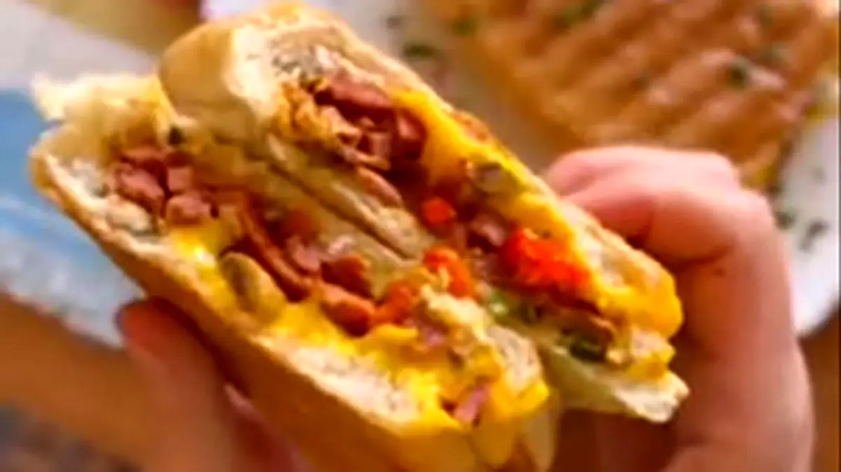 پنینی سوسیس و قارچ