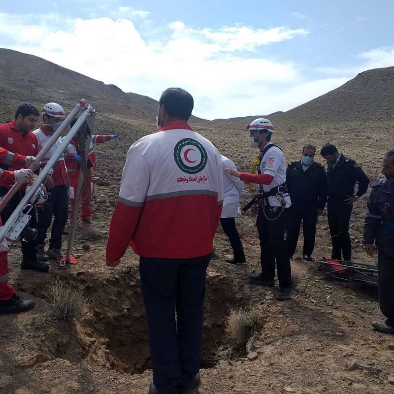 نجات زن باردار سقوط کرده در چاه توسط نجاتگران خراسان جنوبی
