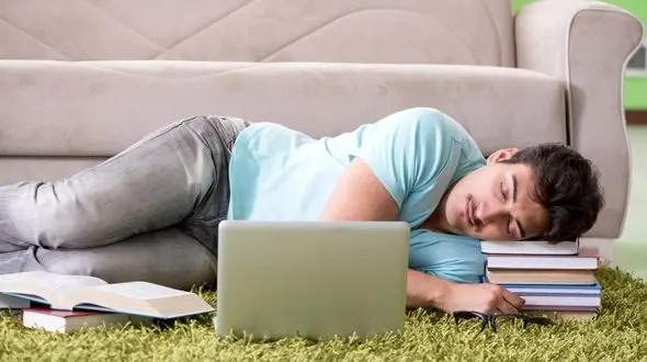 چگونه بعد از ظهرها بهتر بخوابیم؟ / خواب و بیداری تاخیری نداشته باشید