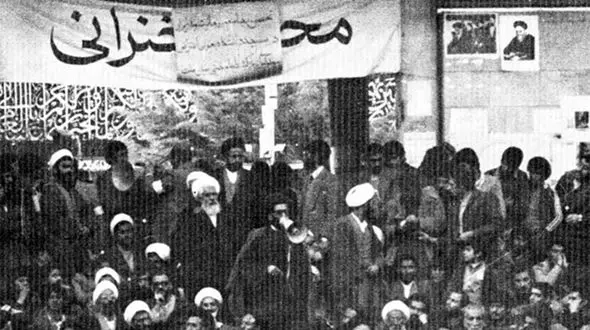 اولین شعار «مرگ بر شاه» توسط چه کسانی و در کجا گفته شد؟