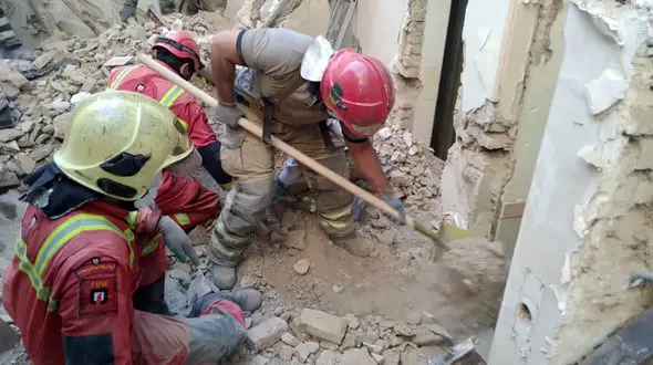 عکس های زنده به گور شدن مرد جوان در خیابان پیروزی تهران