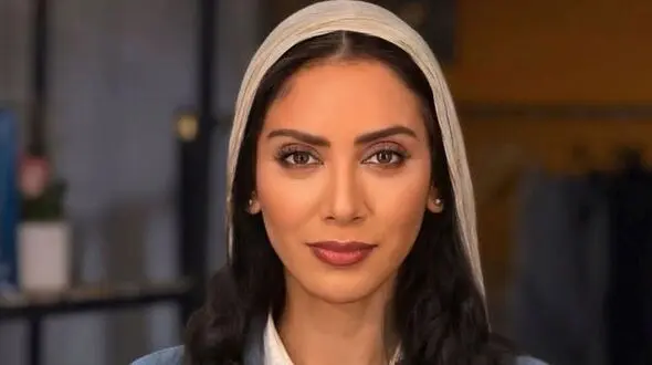 مونا فرجاد با استایل اداری در یک مراسم اکران دیده شد! / خانم بازیگر دراستایل مردانه هم درخشید!