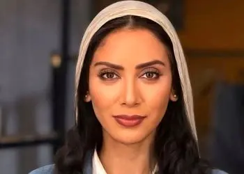 مونا فرجاد با استایل اداری در یک مراسم اکران دیده شد! / خانم بازیگر دراستایل مردانه هم درخشید!