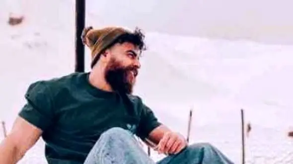 دانلود آهنگ باشکوه معین زد به نام کف تهرون / کف طهرونم ولی غریبم بس که دادن هی منو فریبم + متن آهنگ