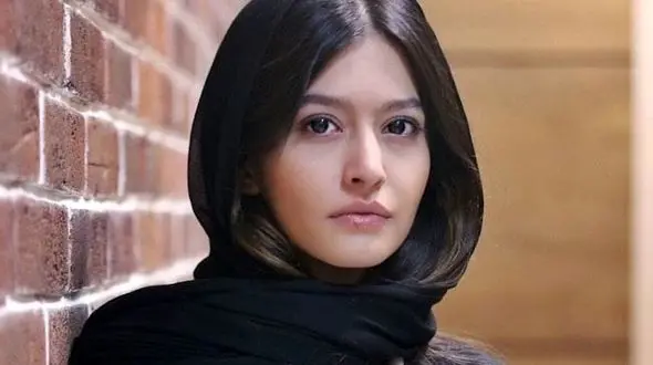 سگ پردیس احمدیه قد بلندتر از خودش ! / خانم بازیگر گوگولی ایرانی کیست ؟ ! + بیوگرافی