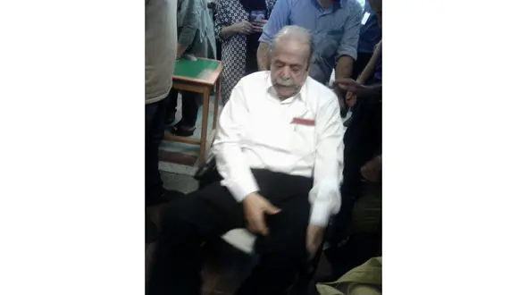 محمد علی کشاورز هنرمند پیشکسوت رای خود را به صندوق انداخت + عکس