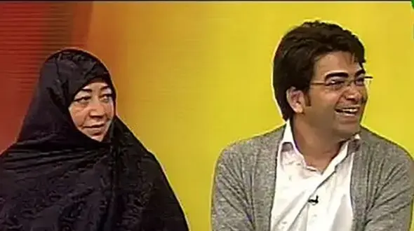 خداحافظی تلخ و گریه دار مهدی مفیدی از مادر فرزاد حسنی بعد از مرگ ناگهانی‌اش/ چه عمه مهربونی داشت+ فیلم