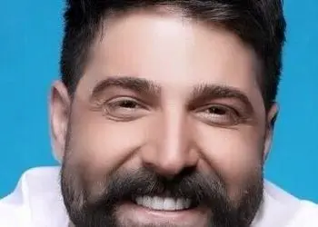 دانلود آهنگ حمید هیراد عاشقانه میزند دل به سینه سنگ تو + متن 