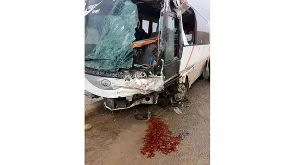  عکس / تصادف 2 مینی‌بوس کارگران  در آق دره / 19 کارگر کشته و مجروح  