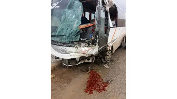  عکس / تصادف 2 مینی‌بوس کارگران  در آق دره / 19 کارگر کشته و مجروح  