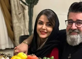 فیلم / نگاهی به چیدمان میز یلدایی مجلل و با اصالت مهدی یغمایی با سلیقه همسرش /  شوخی های یلدایی مهدی یغمایی و  نگار خانوم که  عاشقانه هم نیست ...