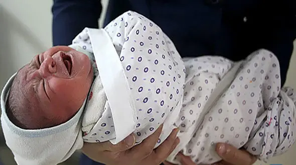 منفورترین پدر و مادر ایرانی را بشناسید ! / سرنوشت نوزاد شیرخواره دلتان را کباب می کند !