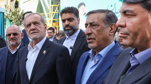 پزشکیان: دشمنان فکر می‌کنند با تحریم از گرسنگی خواهیم مرد‌ / باید به فکر نسل‌های آینده باشیم