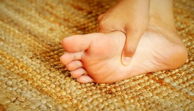 سوزش کف پا