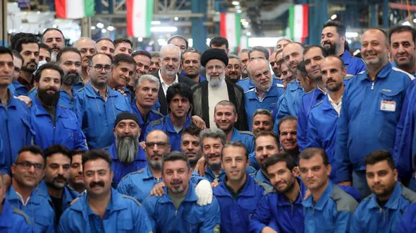 دیدار و گفت‌وگوی صمیمانه و چهره به چهره کارگران کارخانه ایران خودرو دیزل با رییس جمهور