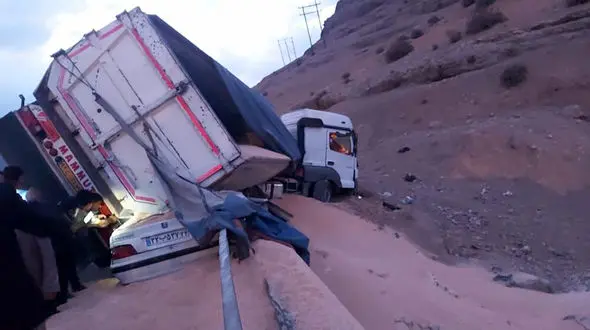 آزادراه ساوه-همدان مسدود شد