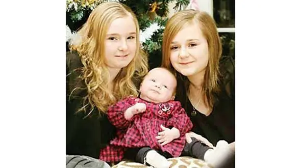  سه قلو با ۱۱ سال اختلاف سنی! + عکس