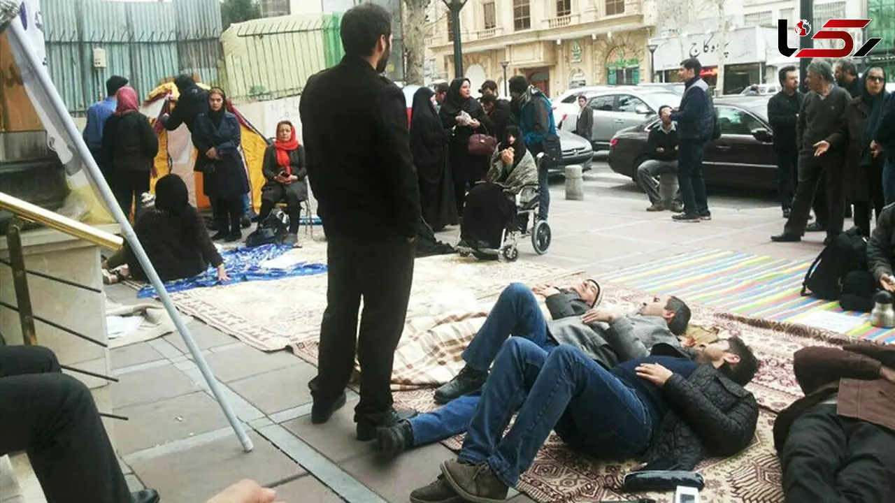 سپرده‌گذاران کاسپین در سعادت آباد "چادر" زدند