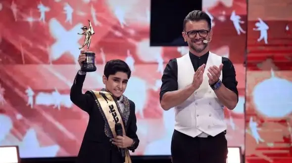 فیلم آوازخوانی باشکوه علی طولابی/ آخرین ورژن از خوندن علی طولابی که واسه خودش جنتلمنی شده صداش محشره خدایا