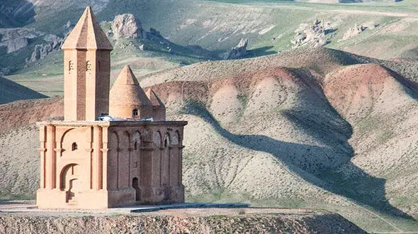 کلیسای هوهانس مقدس؛ نگین تاریخی ارامنه در مراغه + فیلم