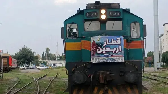 قطارهای شبانه‌روزی به سمت کربلا راهی شدند! / افزایش ظرفیت ریلی در اربعین 1404