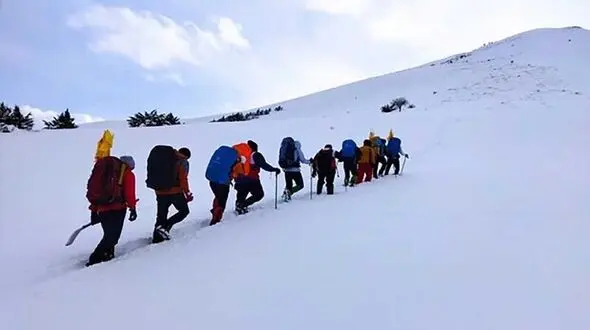 کوهنوردان سمت کوهنوردی نروند