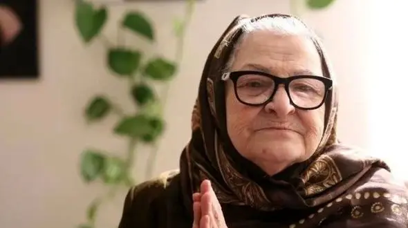 عکس سفر در زمان / چهره زیبای آزیتا لاچینیِ ۳۵ ساله در فیلمش قبل انقلاب / سال ۱۳۵۰