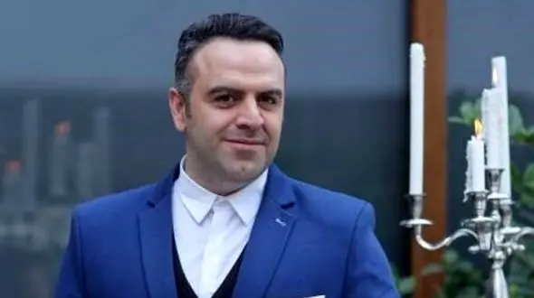 فرار از گرمای تابستان و تشنگی به سبک بهرنگ علوی با خرید بستنی زغالی و سیاه رنگ+عکس/ این مدلیش رو ندیده بودیم!