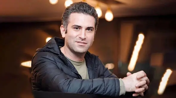 هوتن شکیبا در حال هنرنمایی با یک ساز عجیب! / رونمایی از فیلم عامه پسند + فیلم 