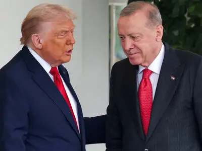 5 فیلم از دیدار ترامپ و اردوغان در آنکارا / از فروش جنگنده اف 35 تا بحث درباره پدافند اس-۴۰۰ روسیه / ترامپ : ترکیه وفادارتر از خیلی کشورهاست ! / اردوغان : ترامپ قول داده و روی قولش میمونه !