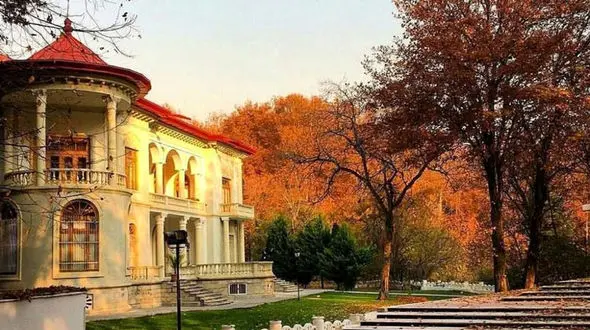 بارش برف کاخ سعد آباد را تعطیل کرد