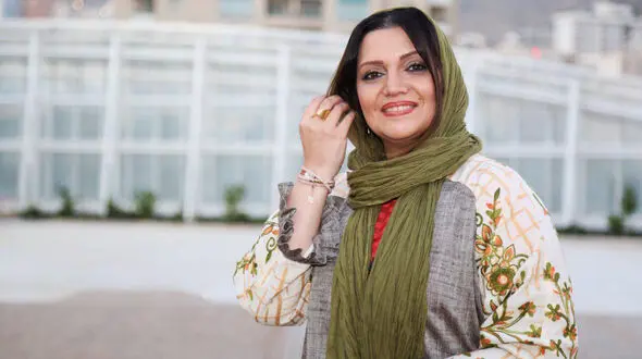 گفتگوی الهام پاوه‌نژاد با خانواده‌ای که پس از مراسم عقد همه کرونا گرفتند