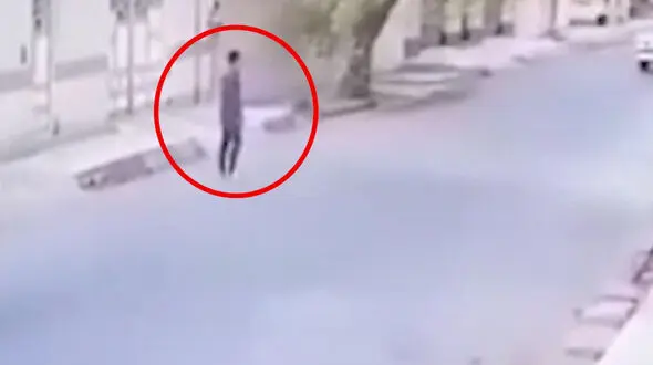 فیلم لحظه سرقت موبایل توسط دزد وقیح / در اهواز رخ داد 
