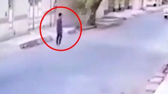 فیلم لحظه سرقت موبایل توسط دزد وقیح / در اهواز رخ داد 