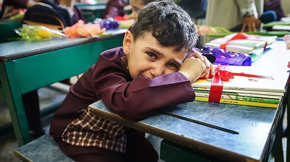  رنگ لباس و پوشش معلم، عامل مهم در تمرکز و انگیزه دانش آموزان!