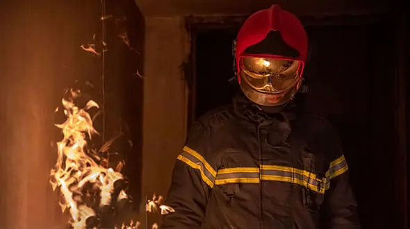 آتش سوزی بزرگ در کارخانه تصفیه روغن شهرک صنعتی شیراز / فاجعه از بیخ گوش شهرک صنعتی گذشت