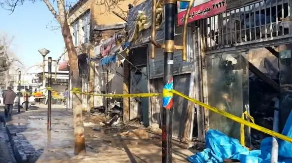 اطفاء حریق گسترده در قوچان پس از ۵ ساعت/ نیاز شهرستان به نردبان هیدرولیکی در حوادث مشهود است