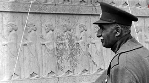 سفر به ایام قدیم؛ رضاخان و محمدرضا پهلوی برای بازدید رفتند اما چای مهمان شدند